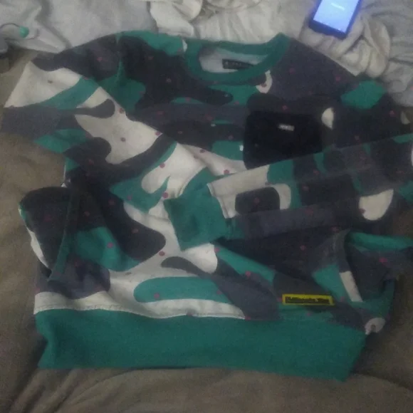 I am selling designer graphic tee shirts, sweaters, jogging suite, vests, shoes